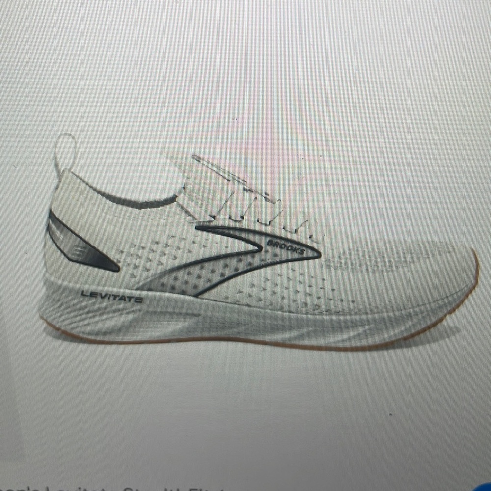 Brooks Womens levitate stealthfit 6- good/worn condition